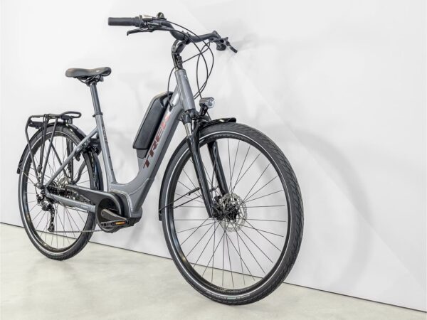 Vélo Électrique Trek Verve+ 1 Lowstep DT Shimano Tourney/Altus 8V 500 Wh Gris 2023 – Image 2